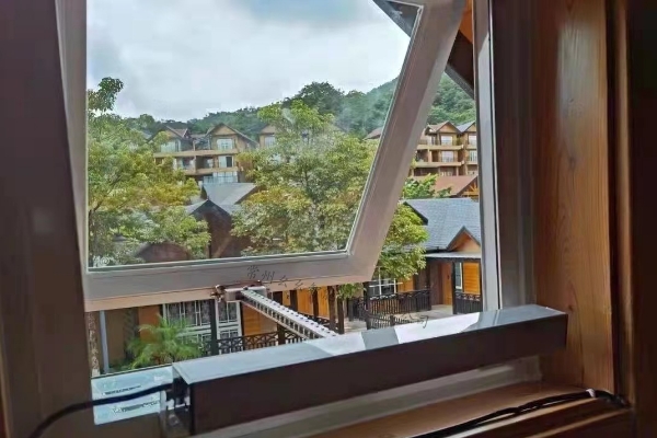 工業(yè)廠房安裝電動開窗器的優(yōu)點有哪些??消防電動排煙天窗