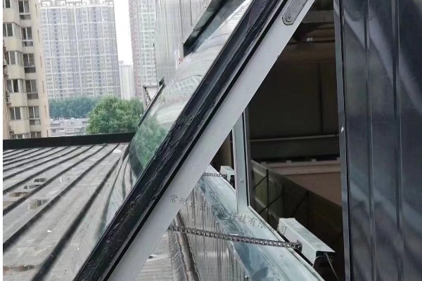 電動通風排煙窗的優(yōu)點有哪些?電動排煙天窗的維護